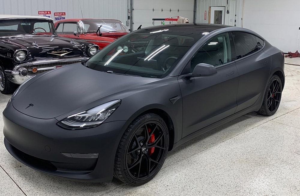 Tesla avec full covering noir mat